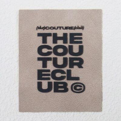 Miếng dán chữ nổi cao su 3D Biểu tượng thương hiệu tùy chỉnh cho tay áo khoác & Trang trí quần áo