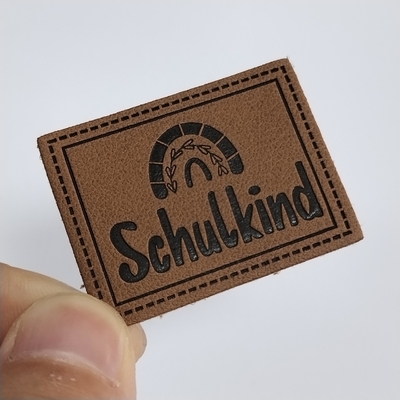 Sợi nhỏ Logo in nổi Nhãn da PU May trên quần áo Tùy chỉnh thiết kế