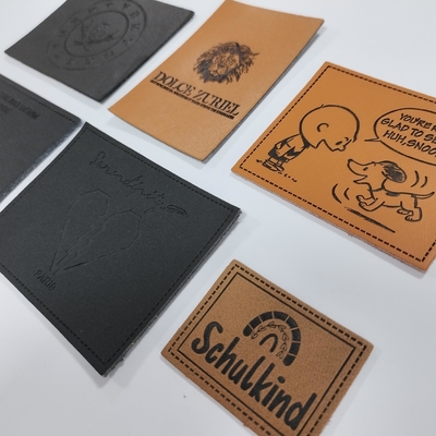 Sợi nhỏ Logo in nổi Nhãn da PU May trên quần áo Tùy chỉnh thiết kế