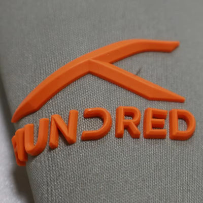 T-shirt tùy chỉnh Nhãn silicone có thể giặt 3D Logo silicone mềm Chuyển nhiệt Nhãn silicone