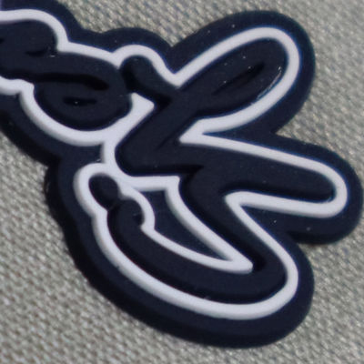 Nhãn silicone 3D tùy chỉnh có thể giặt được 3D Logo silicone mềm