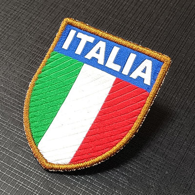 Miếng vá thêu cờ khiên tùy chỉnh của nhà máy Nhãn quần áo tùy chỉnh Huy hiệu quần áo may