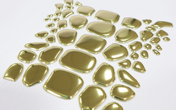 Nhà máy Custom Metallic Gold TPU Heat Transfer Label - Biểu tượng hình dạng không đều cho quần áo sang trọng & quần áo thời trang