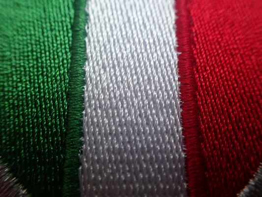 Nhãn quần áo thêu tùy chỉnh bán buôn với logo nổi 3D để sử dụng cho quần áo