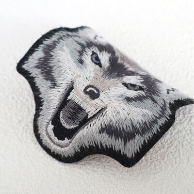 Custom Wolf Head Embroidered Patch – Iron-On/Sew-On Animal Patch for Apparel & Accessories