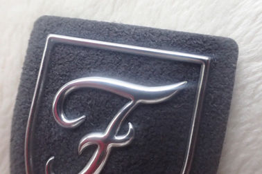 Truyền nhiệt tùy chỉnh miếng dán da dập nổi Logo 3D trên da lộn, quần áo