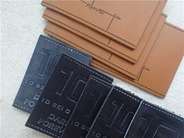 Eco - Thân thiện với da PU Logo dập nổi cho quần jean màu Pantone