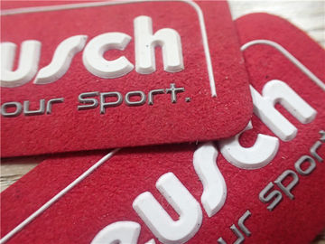 Bền Mềm Đỏ Da lộn Cao su Tùy chỉnh Logo Patch Hai màu