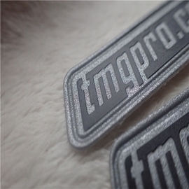 Quần áo nam ngoài trời Quần áo phản quang PU Leather Patch Dòng cao tần