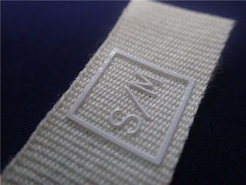 Nhãn vải in màu trắng với logo Silicone cho quần áo thể thao Patch