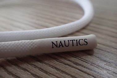 Logo tùy chỉnh Dây polyester không đàn hồi với kết thúc Matt Silicone cho áo Quần áo