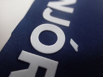 Logo tùy chỉnh Silicon Heat Transfer Quần áo Nhãn cho hành lý