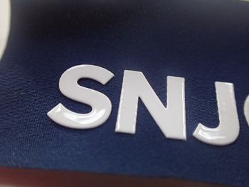 Logo tùy chỉnh Silicon Heat Transfer Quần áo Nhãn cho hành lý
