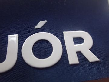 Logo tùy chỉnh Silicon Heat Transfer Quần áo Nhãn cho hành lý