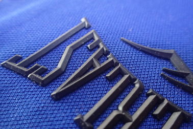 Logo 3D miếng dán truyền nhiệt cho quần áo có thể giặt được Màu Pantone bền