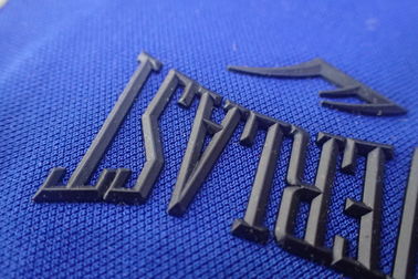 Logo 3D miếng dán truyền nhiệt cho quần áo có thể giặt được Màu Pantone bền