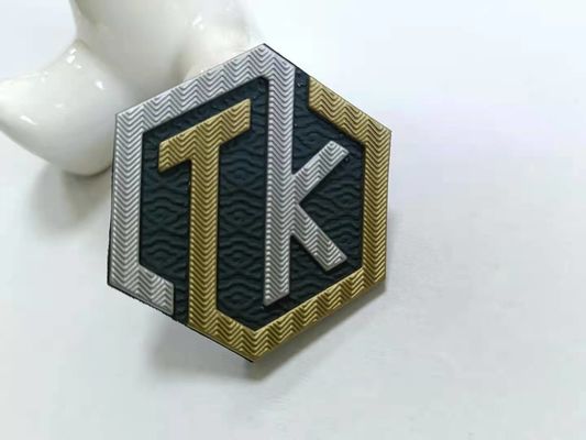 Tên in nổi tùy chỉnh Logo T Áo sơ mi Truyền nhiệt Tpu Nhãn cho hàng may mặc