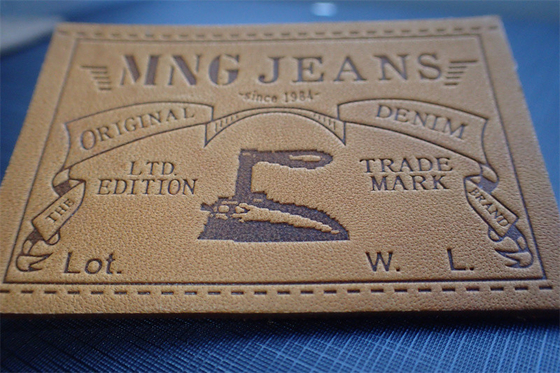 Nhãn vá da quần jean thân thiện với môi trường Logo in nổi cho đồng phục