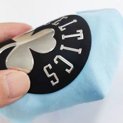 Nhãn hiệu chuyển nhiệt 3D có thể rửa được trên quần áo