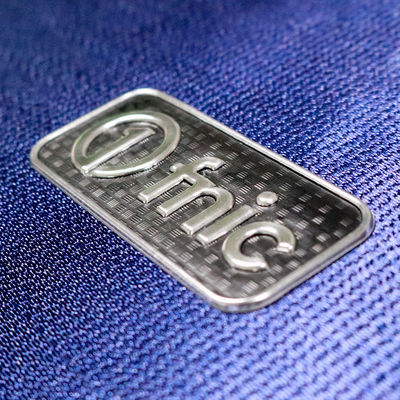 Trang phục chất lượng cao 3D bạc đen Tpu Logo chuyển nhiệt kim loại cho quần áo