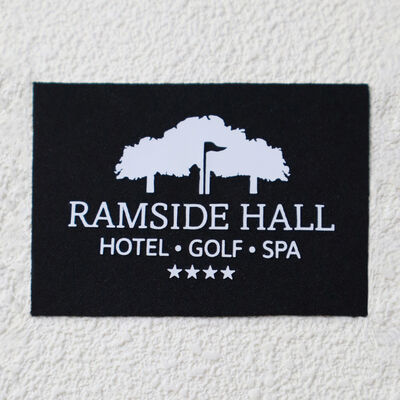 Nhãn dán chuyển silicone phẳng chất lượng cao, bền, có logo thương hiệu tùy chỉnh cho phụ kiện may mặc