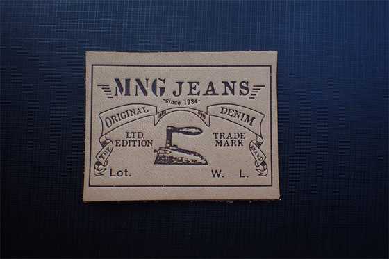 Nhãn vá da quần jean thân thiện với môi trường Logo in nổi cho đồng phục